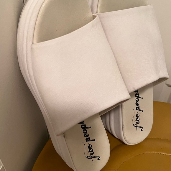 Free People platform slides - Picture 10 of 17